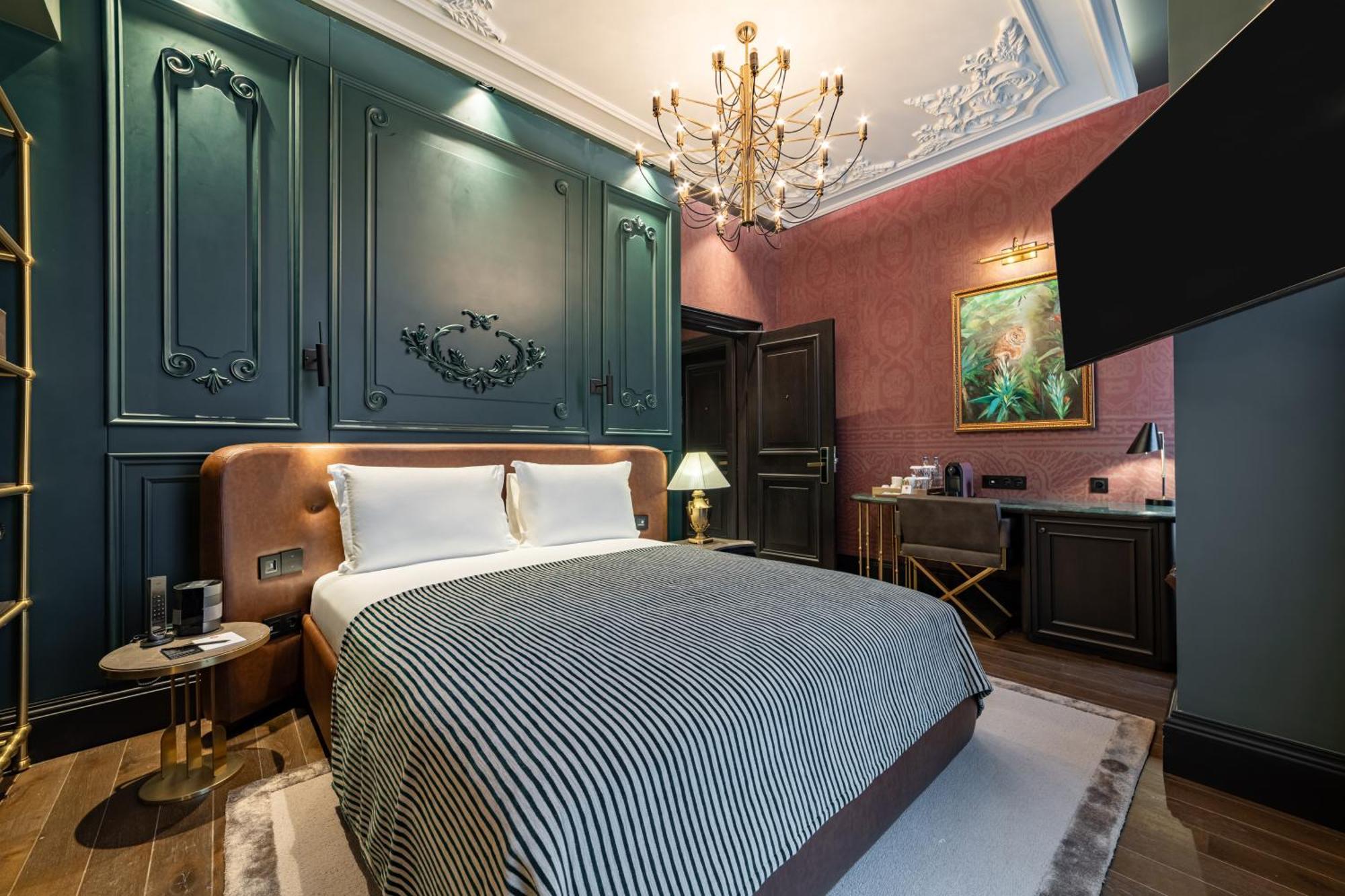 Orient Occident Istanbul, Autograph Collection * Istambul
